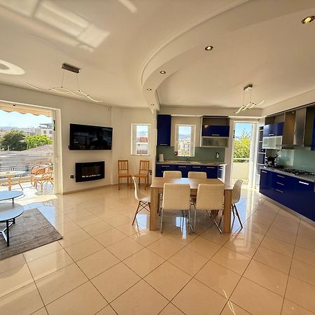 Sunny Home Private Jacuzzi Hydromassage Acropolis & Lycabettus Far View Parking 300M Metro Peristeri Atenas Exterior foto