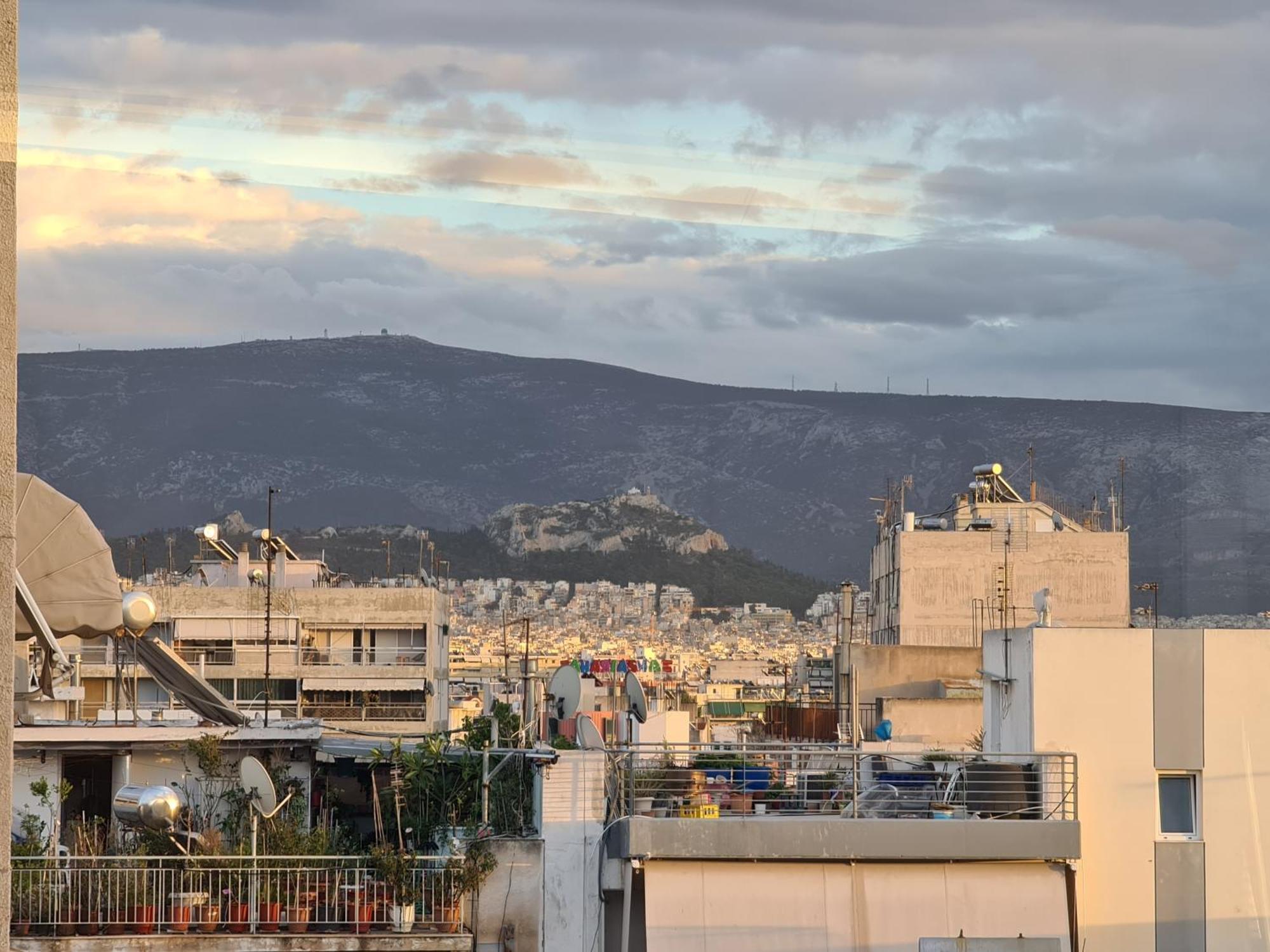 Sunny Home Private Jacuzzi Hydromassage Acropolis & Lycabettus Far View Parking 300M Metro Peristeri Atenas Exterior foto