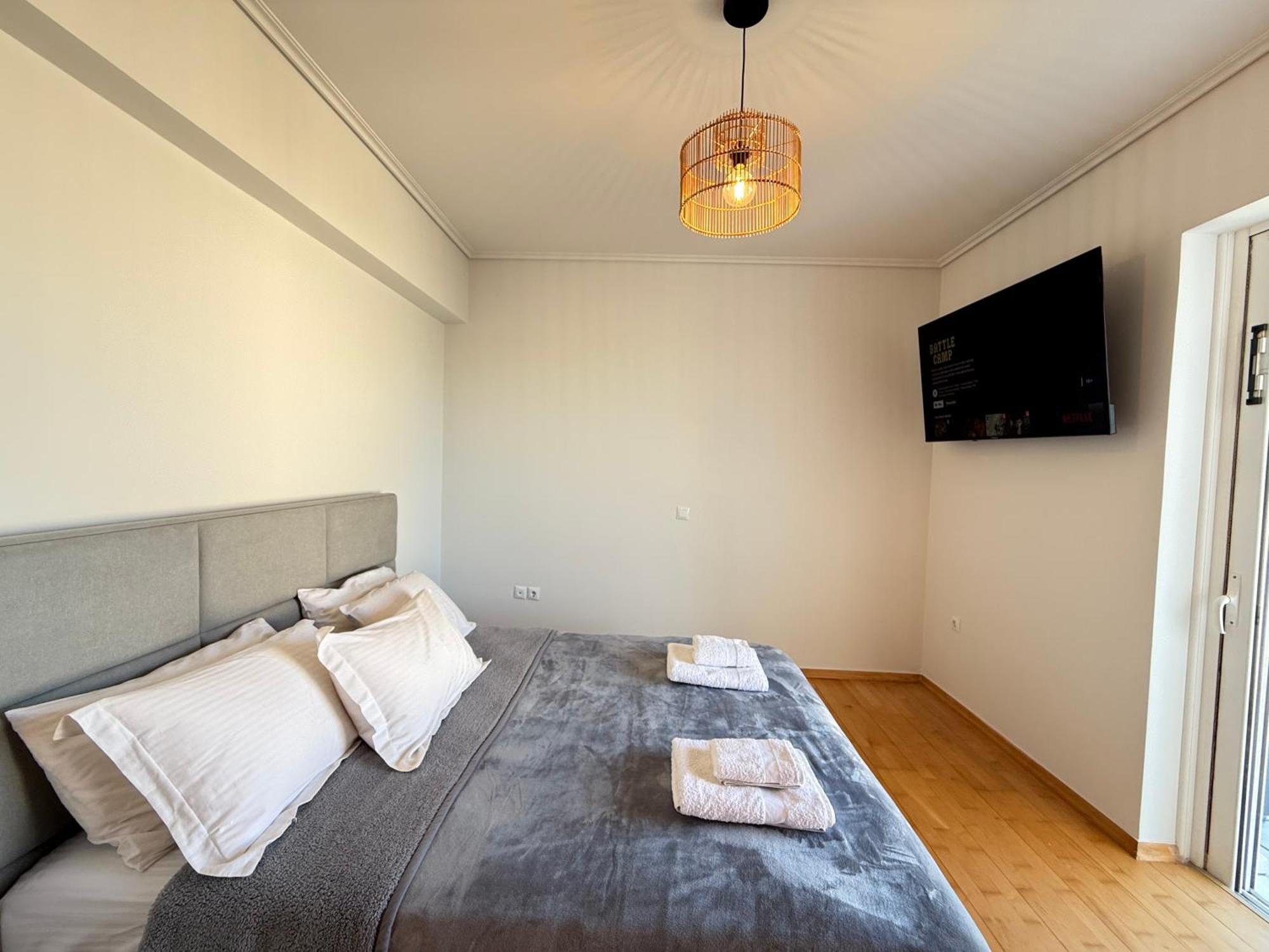 Sunny Home Private Jacuzzi Hydromassage Acropolis & Lycabettus Far View Parking 300M Metro Peristeri Atenas Exterior foto